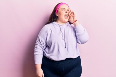 Ung plus size kvinna